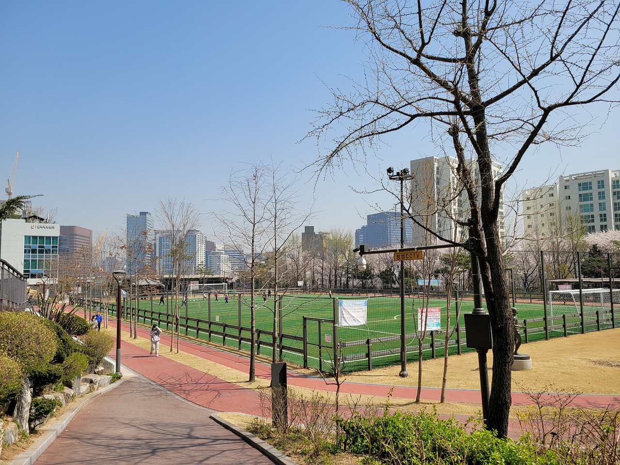 还是防守